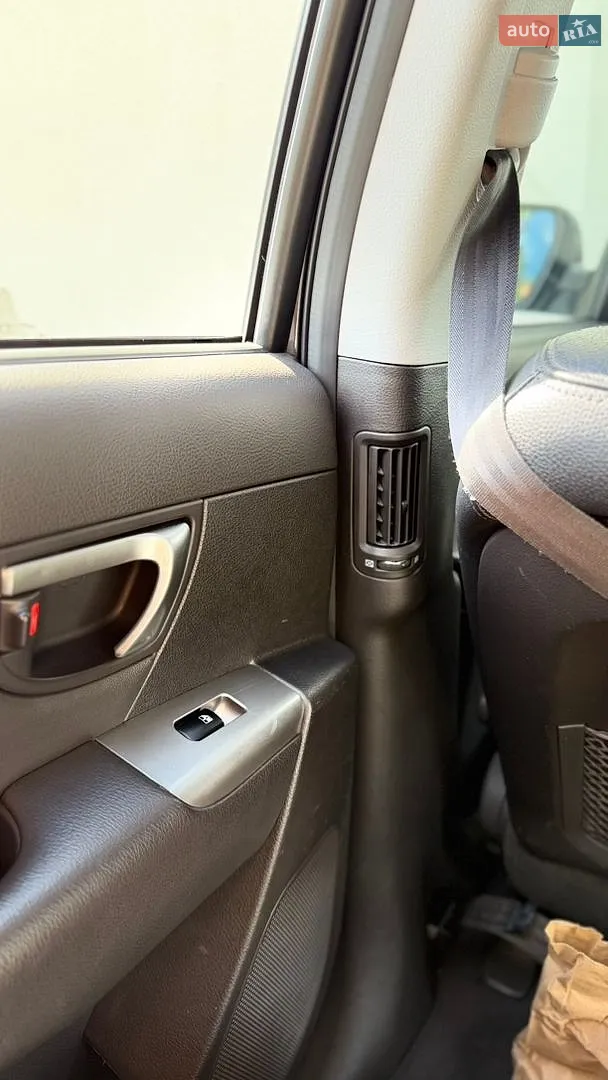 2010 Hyundai Santa Fe - мініатюра 31