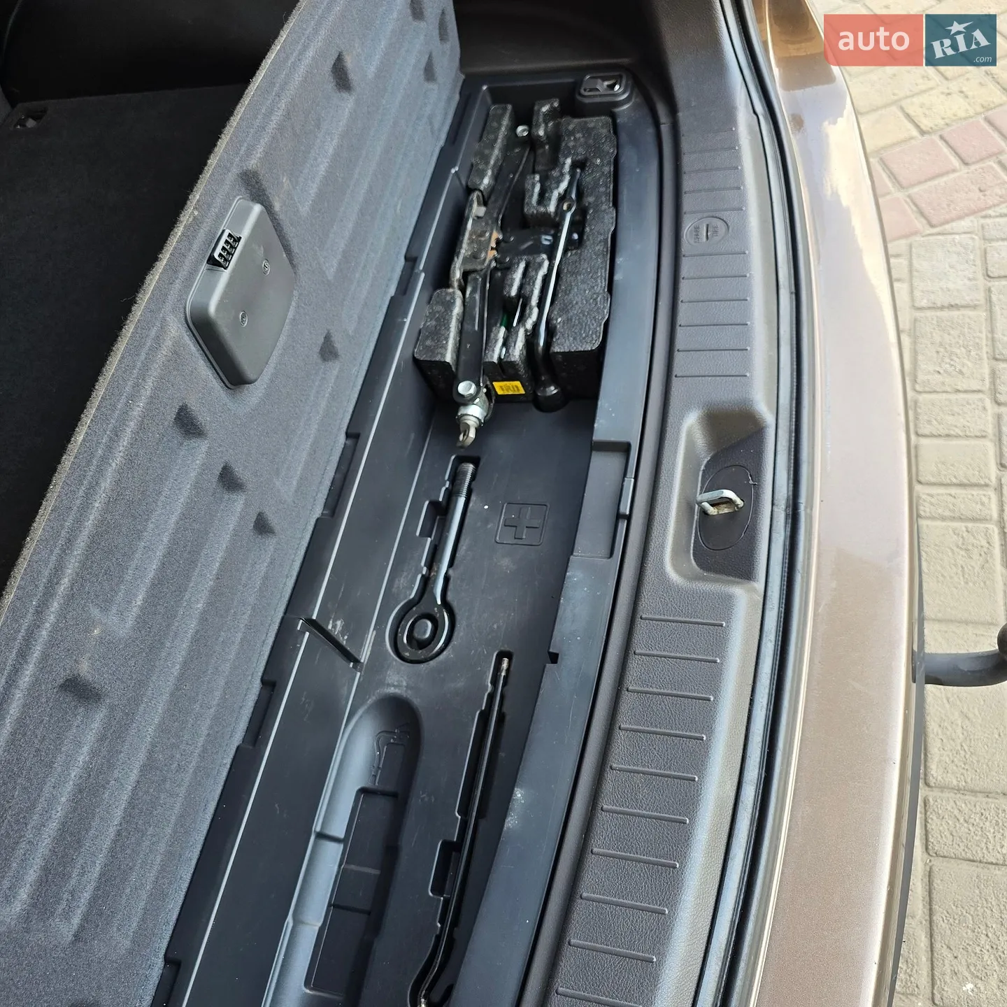 2010 Hyundai Santa Fe - мініатюра 23