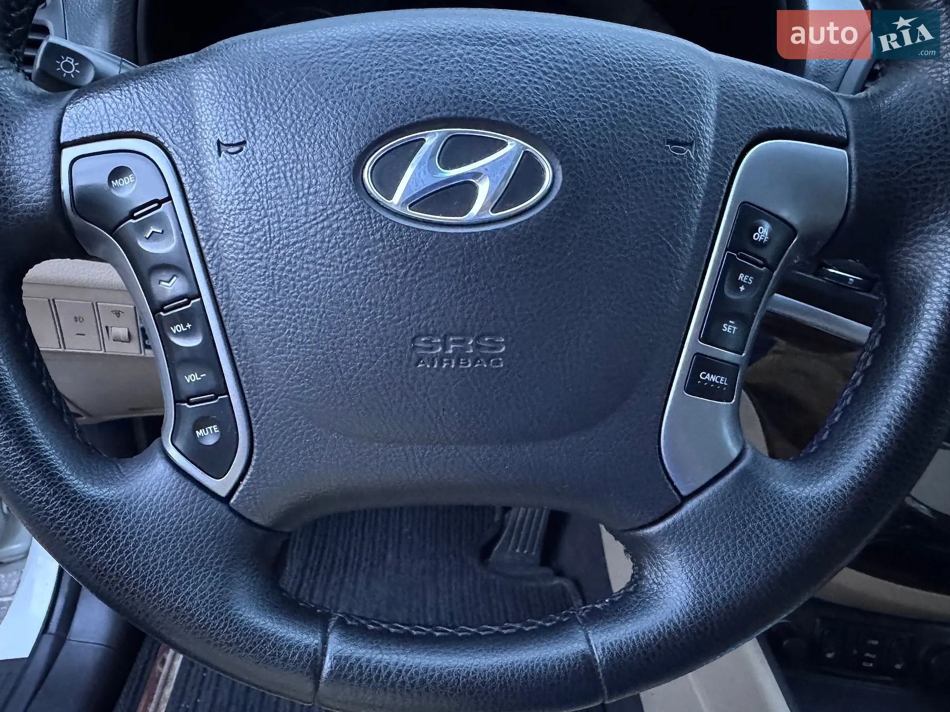 2011 Hyundai Santa Fe - мініатюра 14