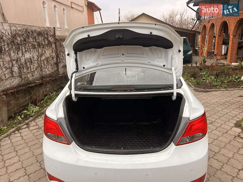 Седан Hyundai Solaris 2016 в Днепре