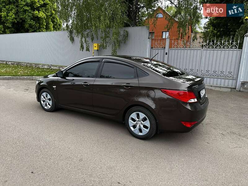 Седан Hyundai Solaris 2016 в Бобровице