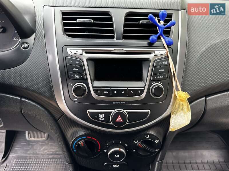 Седан Hyundai Solaris 2016 в Бобровице