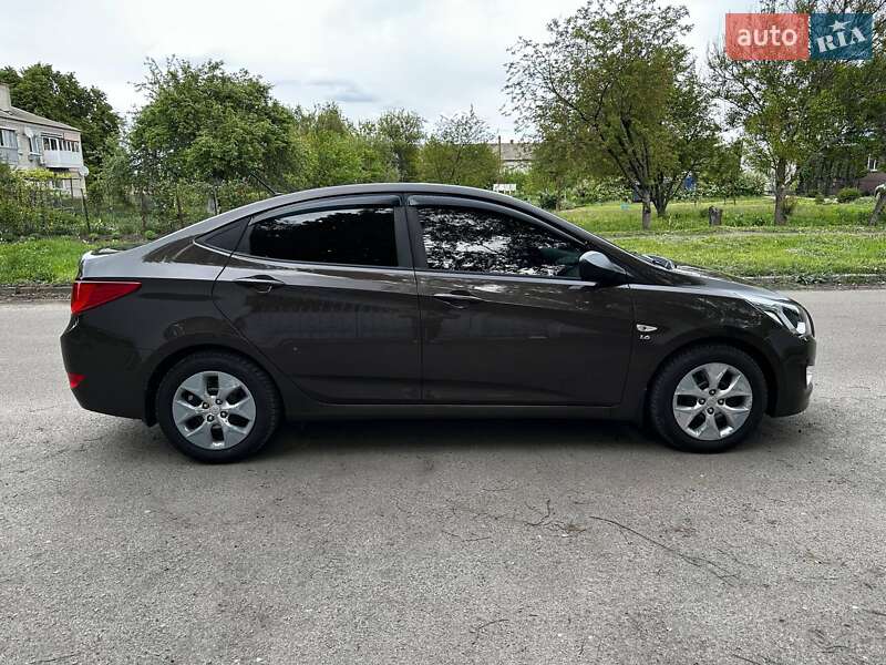 Седан Hyundai Solaris 2016 в Бобровице