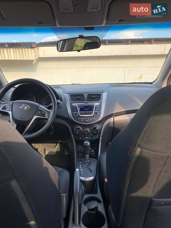 Седан Hyundai Solaris 2016 в Черновцах