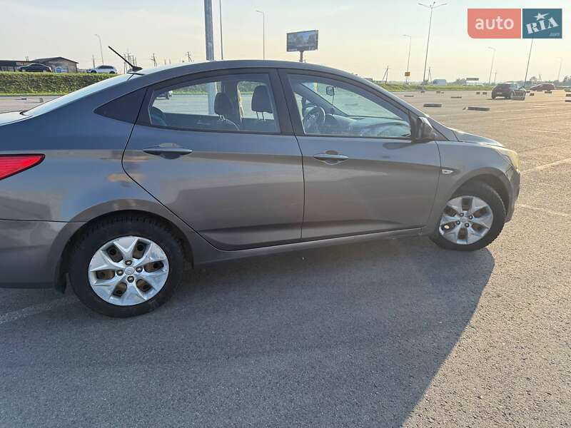 Седан Hyundai Solaris 2015 в Львове