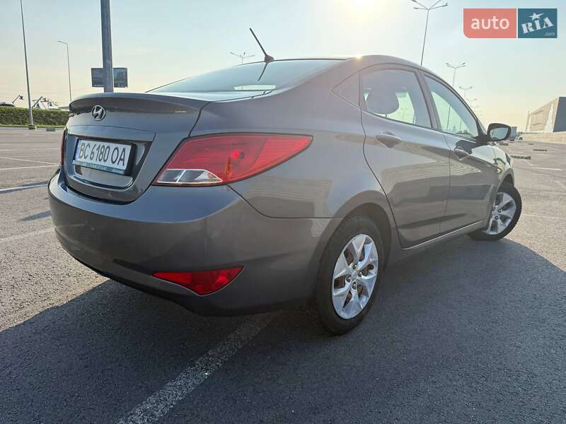 Седан Hyundai Solaris 2015 в Львове