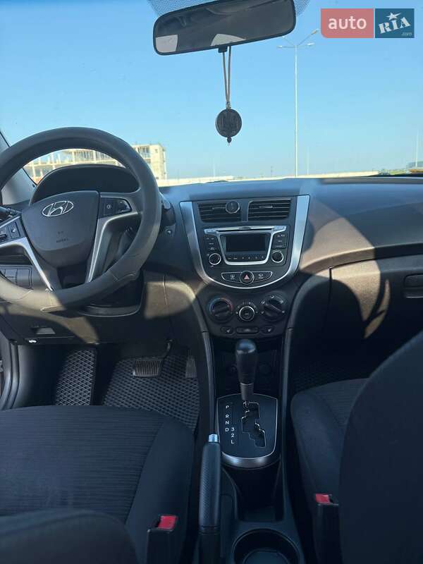 Седан Hyundai Solaris 2015 в Львове