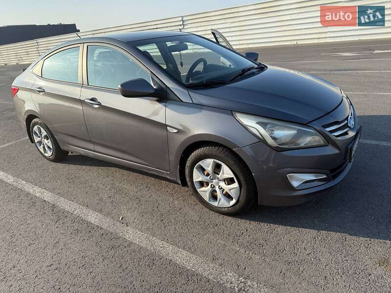 Седан Hyundai Solaris 2015 в Львове