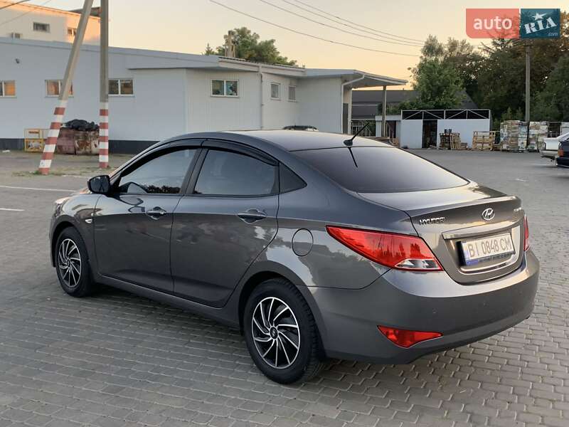 Седан Hyundai Solaris 2015 в Козельщине