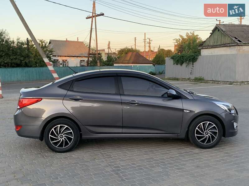 Седан Hyundai Solaris 2015 в Козельщине