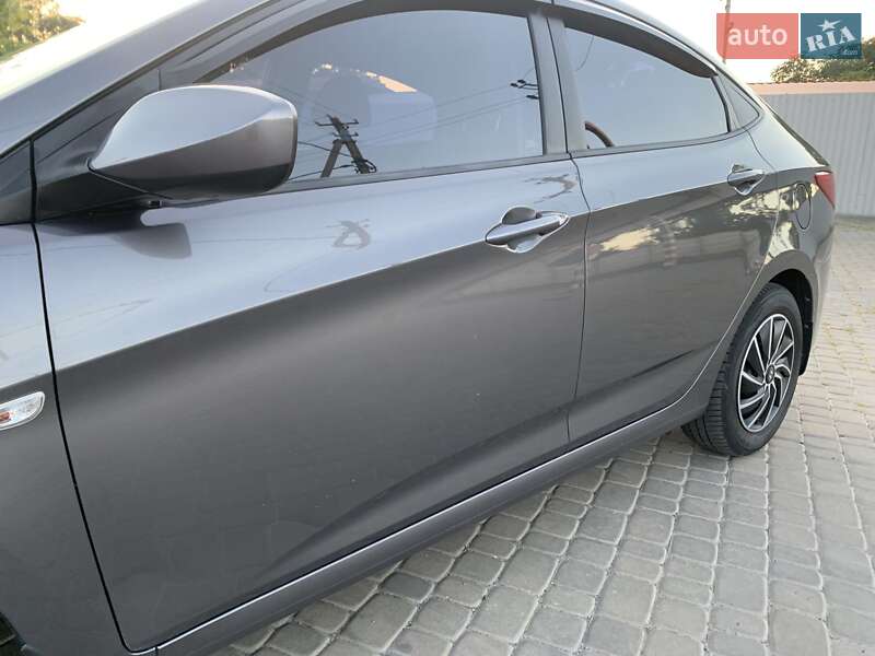 Седан Hyundai Solaris 2015 в Козельщине