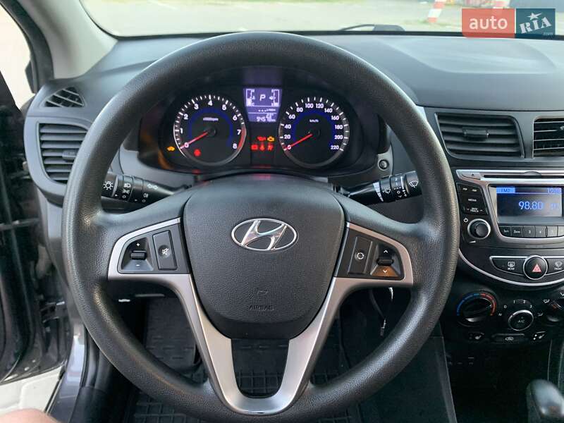 Седан Hyundai Solaris 2015 в Козельщине