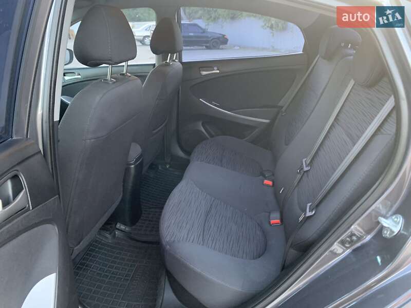 Седан Hyundai Solaris 2015 в Козельщине