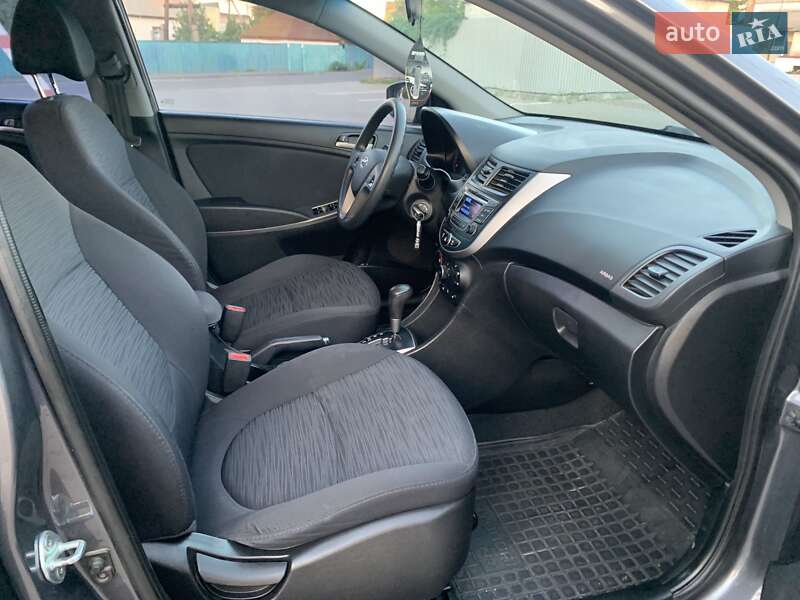 Седан Hyundai Solaris 2015 в Козельщине