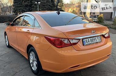 Седан Hyundai Sonata 2010 в Каменском