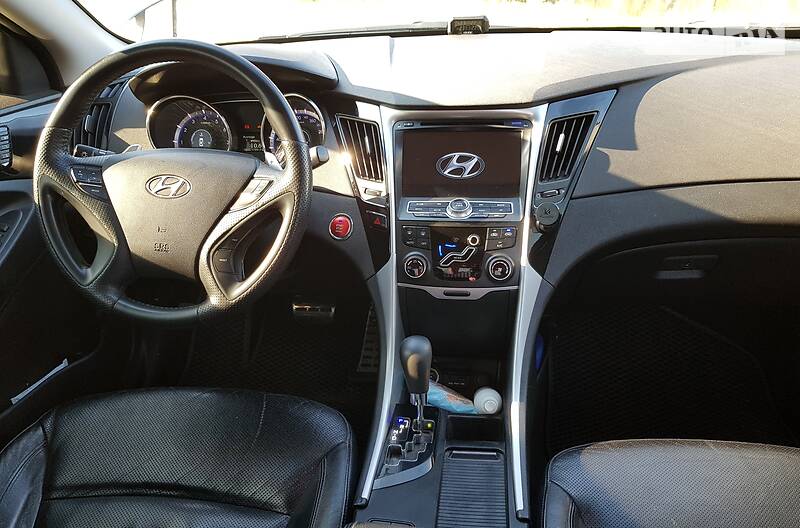 Седан Hyundai Sonata 2010 в Олешках