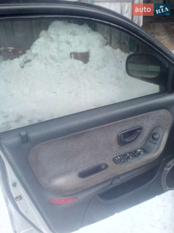 Седан Hyundai Sonata 1994 в Дубровице