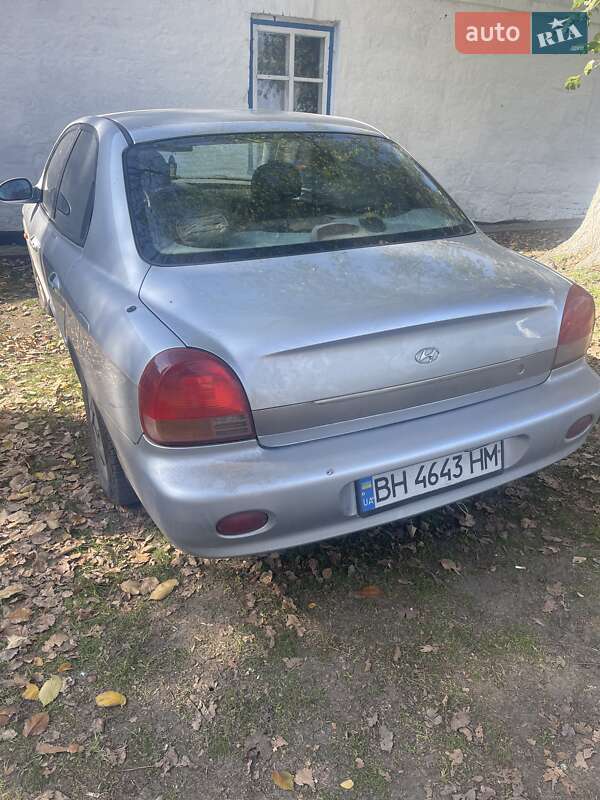 Седан Hyundai Sonata 2000 в Новому Бузі