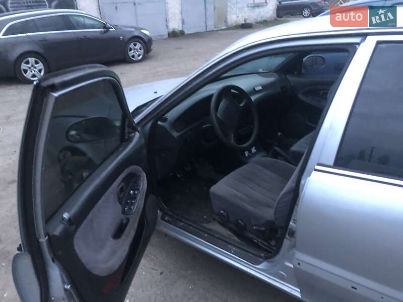 Седан Hyundai Sonata 1998 в Березані