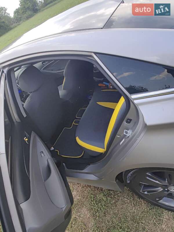 Седан Hyundai Sonata 2012 в Голованівську