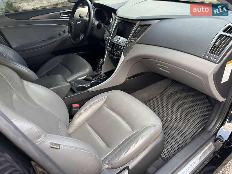 Седан Hyundai Sonata 2013 в Кривом Роге