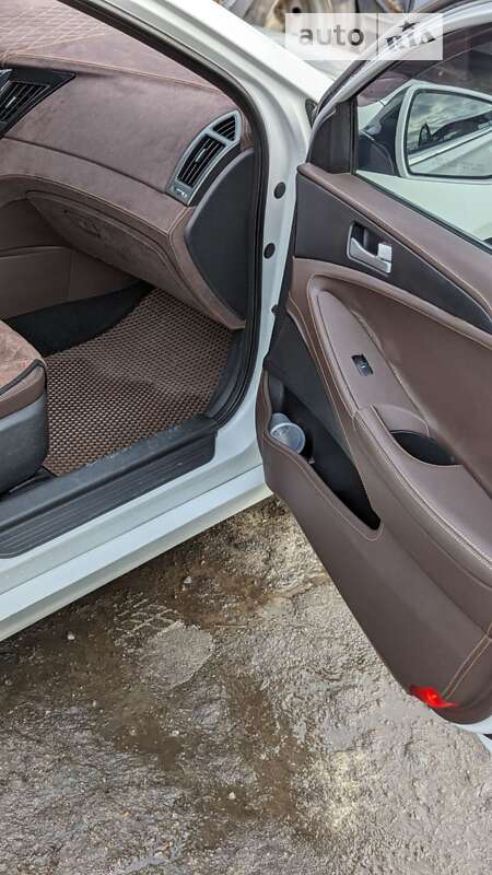 Седан Hyundai Sonata 2012 в Сумах