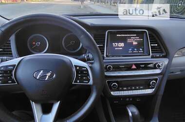 Седан Hyundai Sonata 2018 в Раздельной