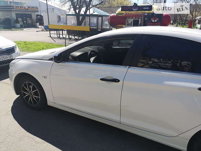 Седан Hyundai Sonata 2011 в Черноморске