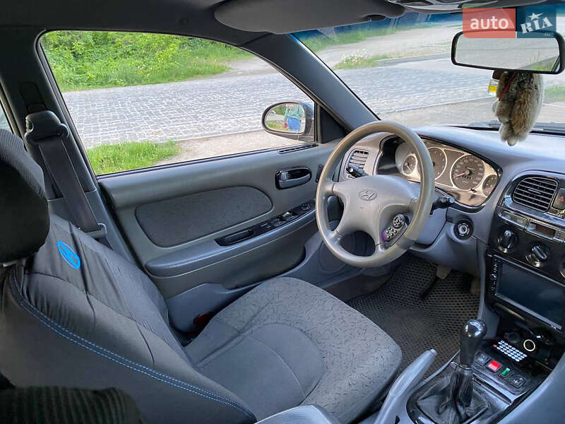 Седан Hyundai Sonata 2001 в Днепре