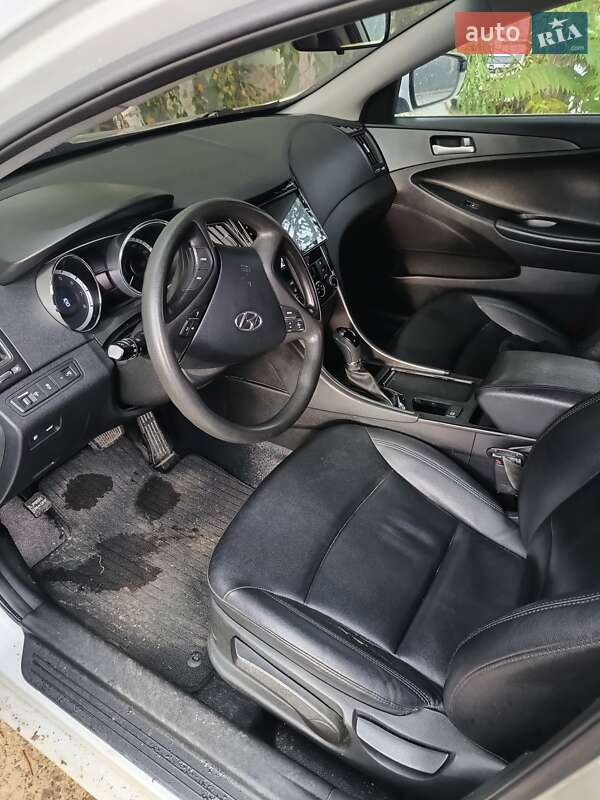 Седан Hyundai Sonata 2015 в Ужгороді