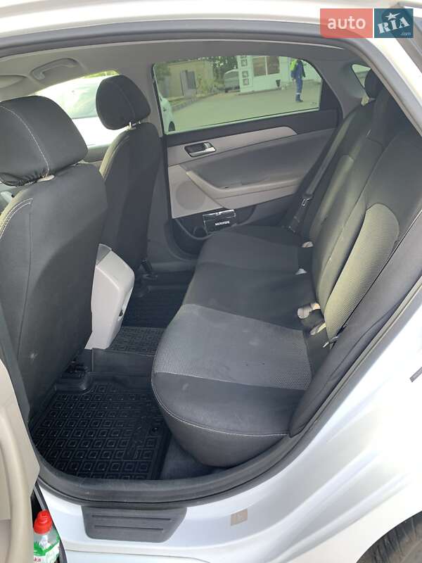 Седан Hyundai Sonata 2015 в Болграді