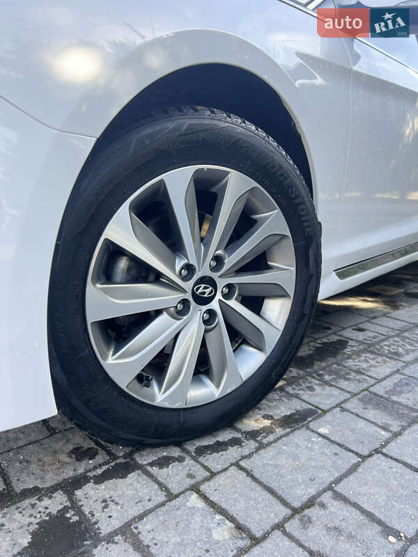 Седан Hyundai Sonata 2015 в Ужгороді