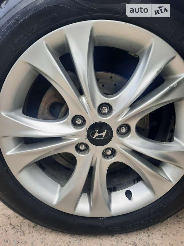 Седан Hyundai Sonata 2012 в Лебедине