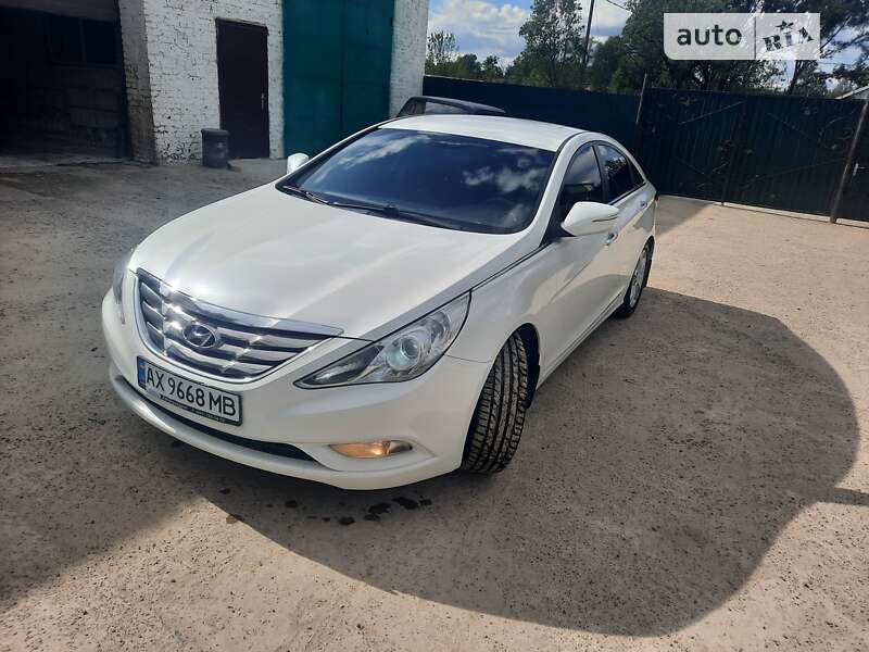 Седан Hyundai Sonata 2012 в Лебедине
