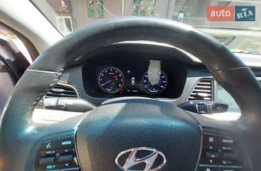 Седан Hyundai Sonata 2015 в 