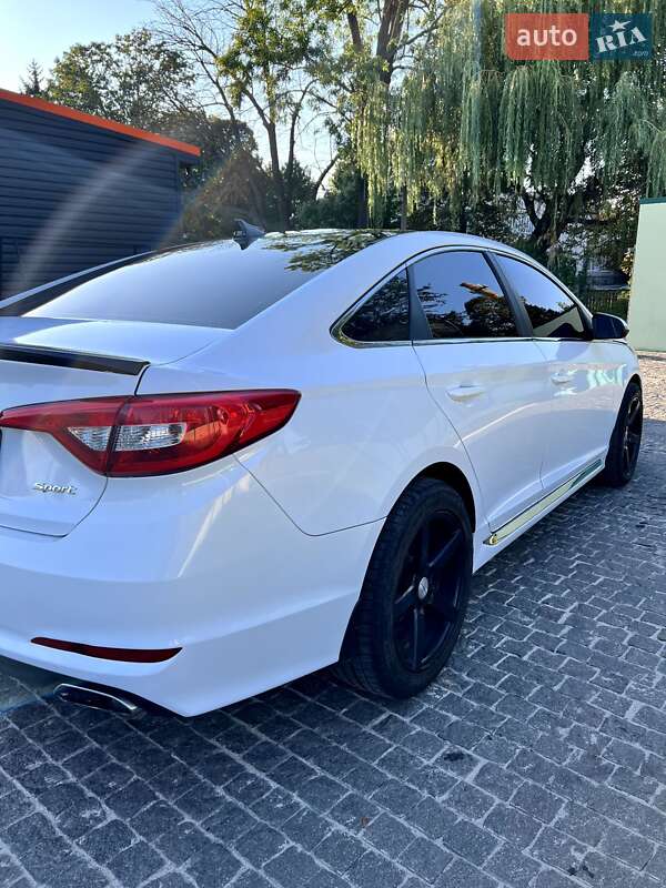 Седан Hyundai Sonata 2015 в Коростышеве