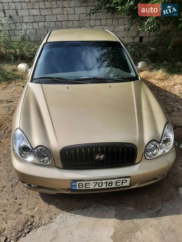Седан Hyundai Sonata 2004 в Николаеве
