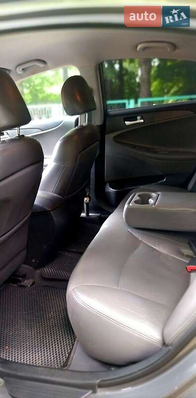 Седан Hyundai Sonata 2011 в Желтых Водах