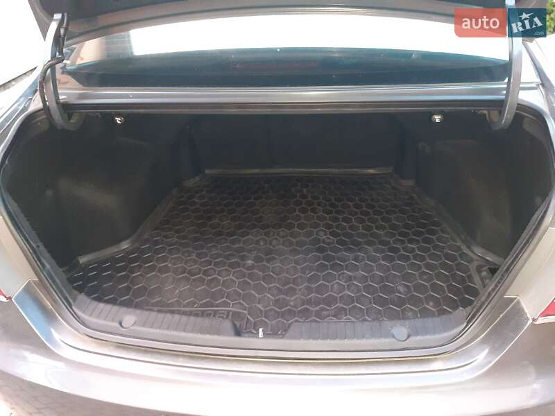 Седан Hyundai Sonata 2010 в Трускавці