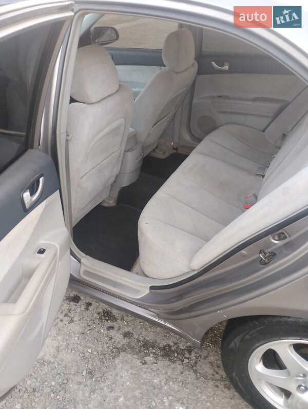Седан Hyundai Sonata 2006 в Синельниково