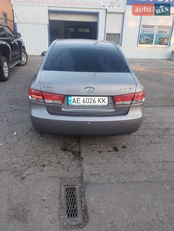 Седан Hyundai Sonata 2006 в Синельниково