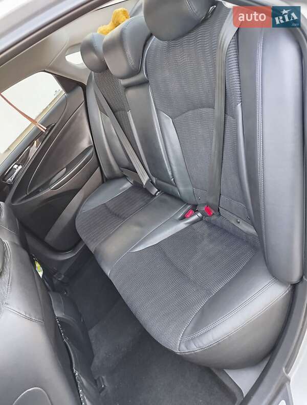 Седан Hyundai Sonata 2011 в Бродах