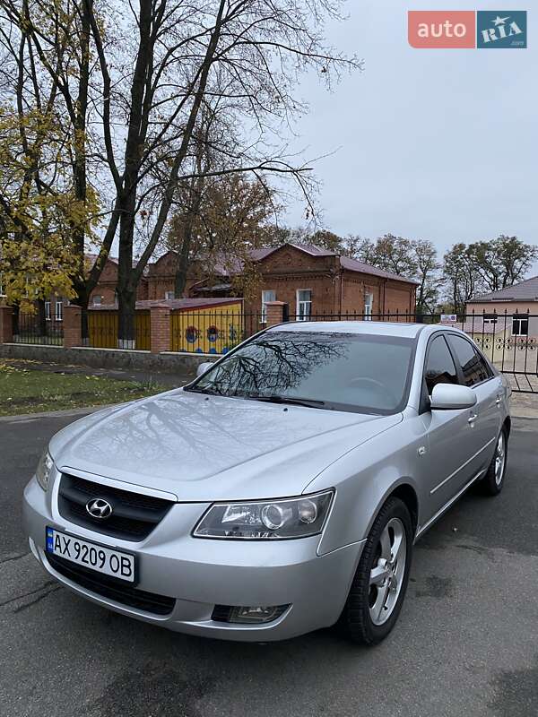 Седан Hyundai Sonata 2005 в Краснограді