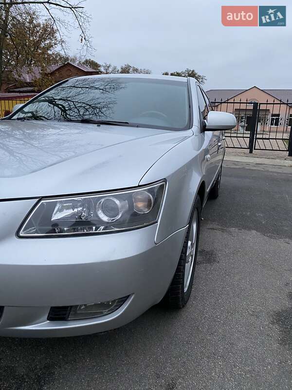 Седан Hyundai Sonata 2005 в Краснограді