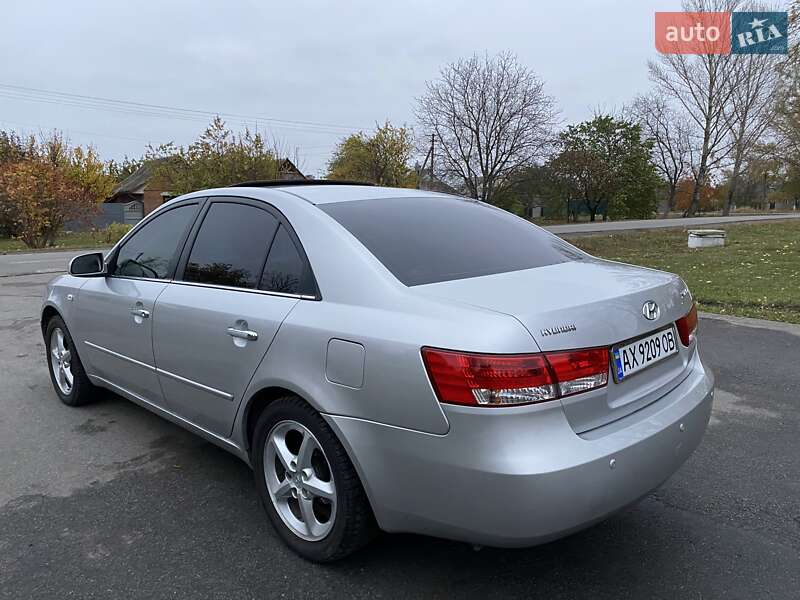 Седан Hyundai Sonata 2005 в Краснограді