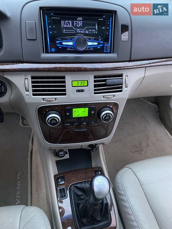 Седан Hyundai Sonata 2005 в Краснограді