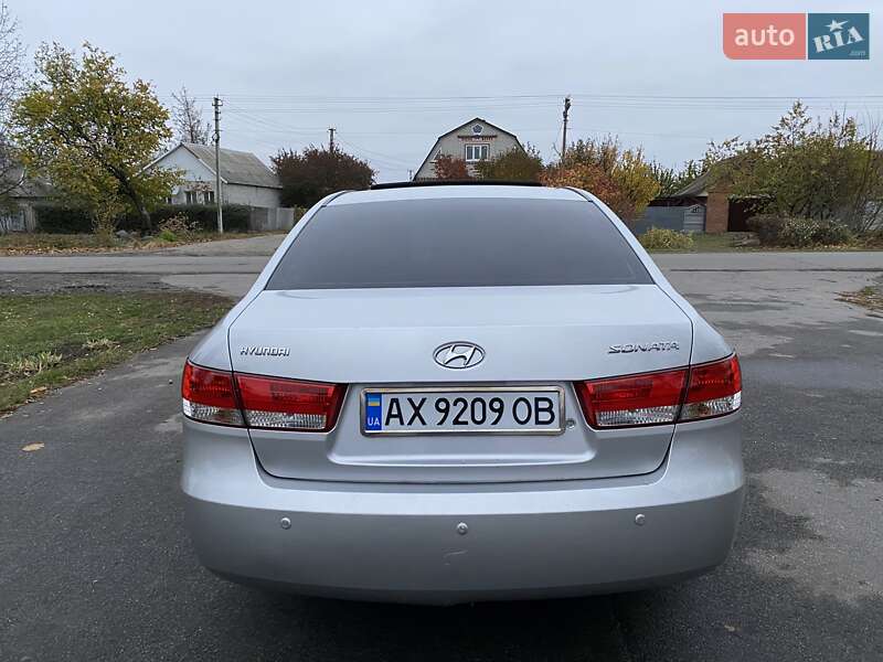 Седан Hyundai Sonata 2005 в Краснограді