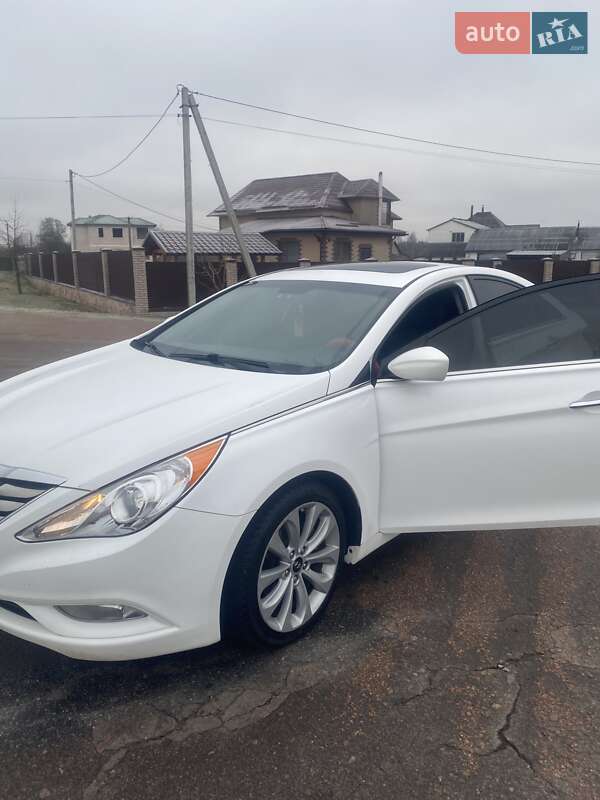 Седан Hyundai Sonata 2013 в Олевске