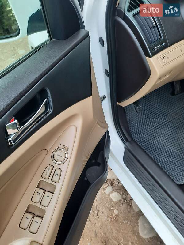 Седан Hyundai Sonata 2010 в Брошневі-Облозі фото 3 Седан Hyundai Sonata 2010 в Брошневі-Облозі
