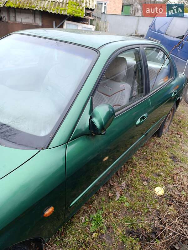 Седан Hyundai Sonata 2000 в Остер